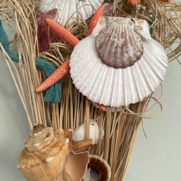 Seashell and Starfish Coastal Arrangement - Picture 5 of 12